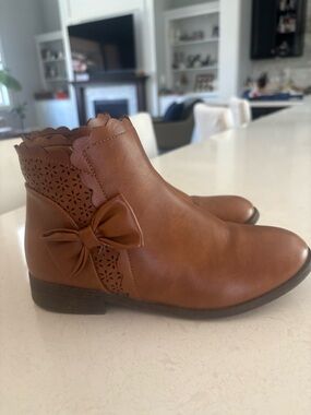 Girls Handmade Faux Leather Scalloped Bow Ankle Boots in Brown - Size 3